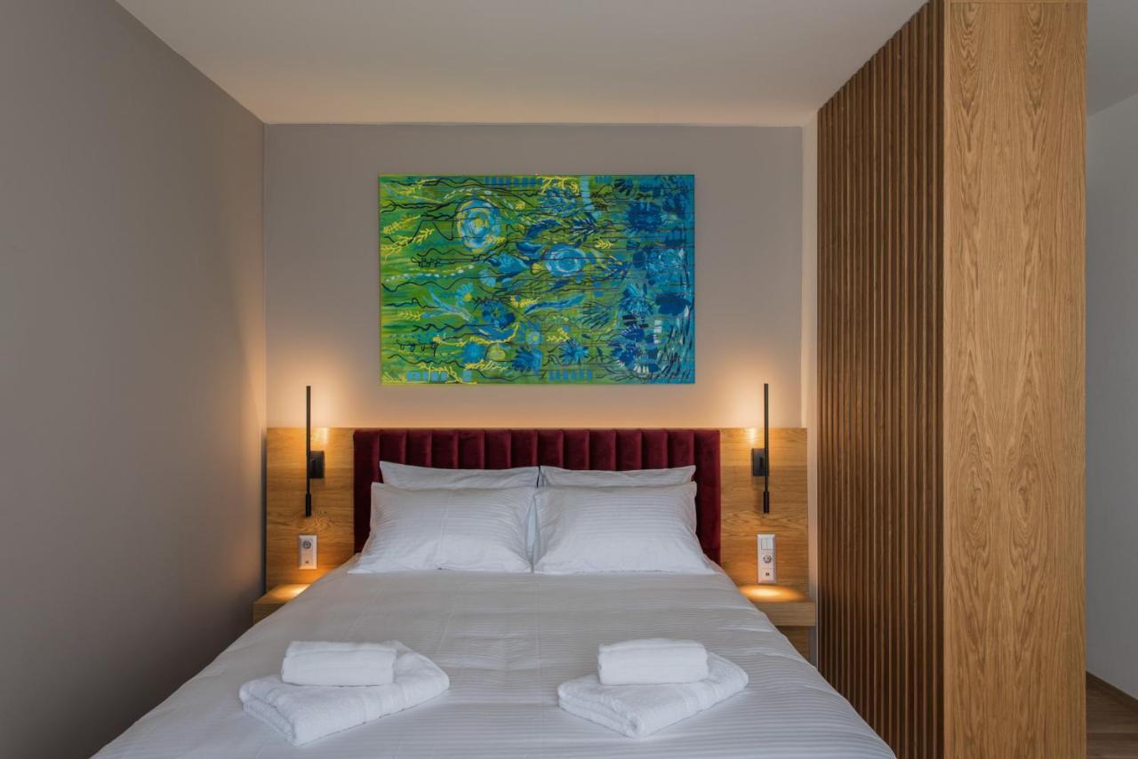 Urban Frame Acropolis 3*